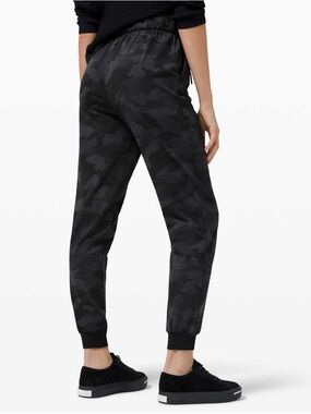 Lululemon Black Camo Drawstring Jogger Pants